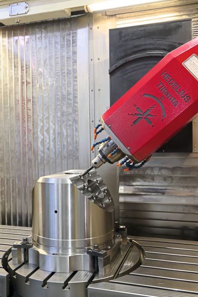 Pour les usinages en 5 axes, les pièces sont fixées sur la table tournante intégrée. (Source : MSM)