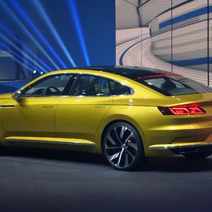 Es verfügt über eine schlanke Dachlinie und könnte als Nachfolger des VW CC gehandelt werden. (Foto: ampnet/Aike Coordes)