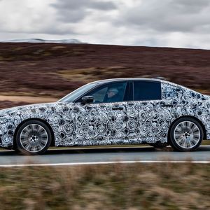 (BMW)