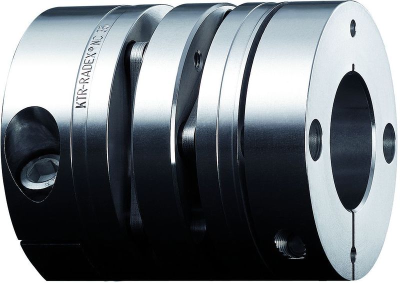 Bild 3: Bei der Kupplungsausführung Radex NC sorgt ein Paket aus drehsteifen, jedoch biegeelastischen Stahllamellen dafür, dass axialer, winkeliger und radialer Wellenversatz zuverlässig ausgeglichen werden. Bild: KTR Kupplungstechnik (Archiv: Vogel Business Media)