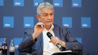 Der Vbm-Hauptgeschäftsführer Bertram Brossardt hat heute zum Auftakt der anstehenden Tarifrunde im Sektor Metall- und Elektroindustrie zur Mäßigung in puncto Lohnerhöhungen aufgerufen. Die Situation in Deutschland ließe einfach keine 8 Prozent an Mehr zu. Hier mehr. (Bild: Vbm)