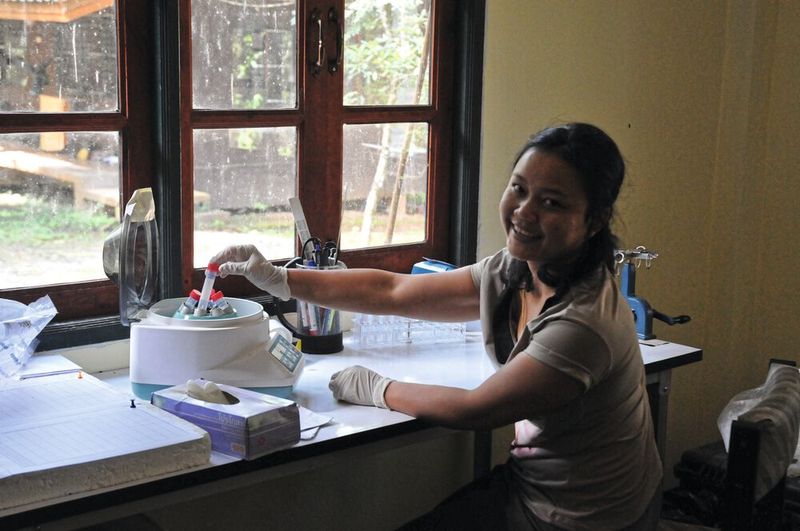 Im Labor der Feldstation PKWS in Thailand (Bild: Deutsches Primatenzentrum GmbH)