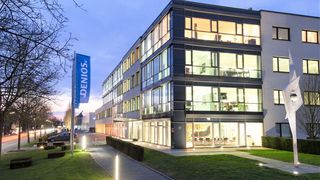 Gefahrstofflagerung in neuen „trockenen Tüchern“! Denn juristisch hieb- und stichfest ist jetzt, dass Denios keine AG mehr ist, sondern als Societas Europaea (SE) in Zukunft auftritt. Dieser Schritt hat seine Gründe, die Sie diesem Beitrag entnehmen können. (Bild: Denios SE)