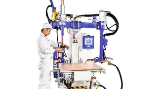 Da die untere Elektrode ein flacher Kupfertisch ist, ist kaum Nachbearbeitung auf der Rückseite des Werkstückes nötig. (Mundan)