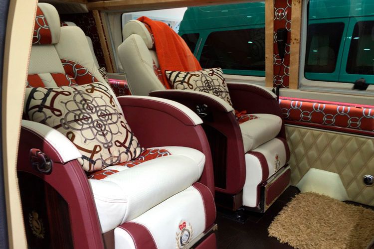 Die Spezialität des Veredler Star Coach ist dagegen nicht robuste Exklusivität für die Wildnis, sondern verschwenderischer Luxus, der nur selten den Parkplatz verlässt. (Foto: Star Coach)