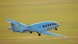 Erstflug des elektrischen Fracht- und Pendlerflugzeugs Eviation Alice. Die Klappen an den Flügeln werden von einem System angetrieben, das von der Kasaero GmbH in Deutschland entwickelt wurde. (Bild: Eviation Aircraft)