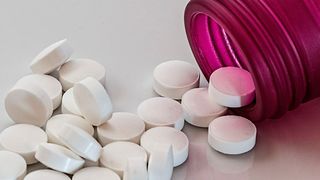 Die Wirkung von Medikamenten hält nicht ewig. Leibniz-Forscher untersuchen jetzt das Zersetzungsprofil von Arzneimitteln.  (gemeinfrei)