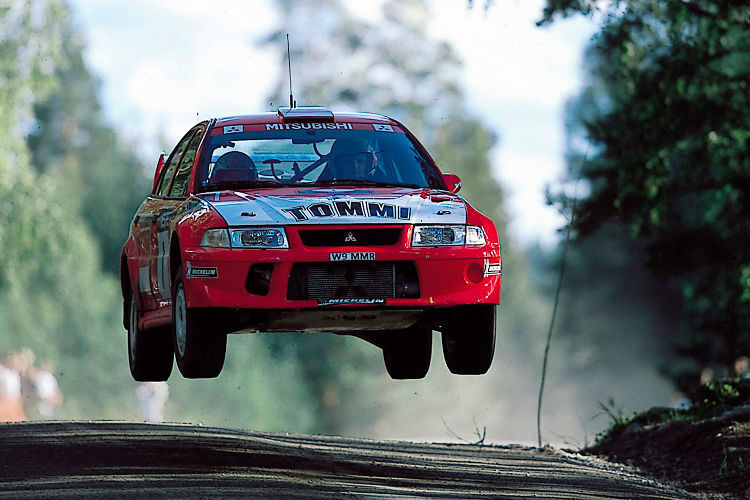 Speziell der Lancer Evo IV und V konnte in den Jahren 1997 bis 1999 drei Rallye-WM Titel für sich verbuchen. (Foto: Mitsubishi)