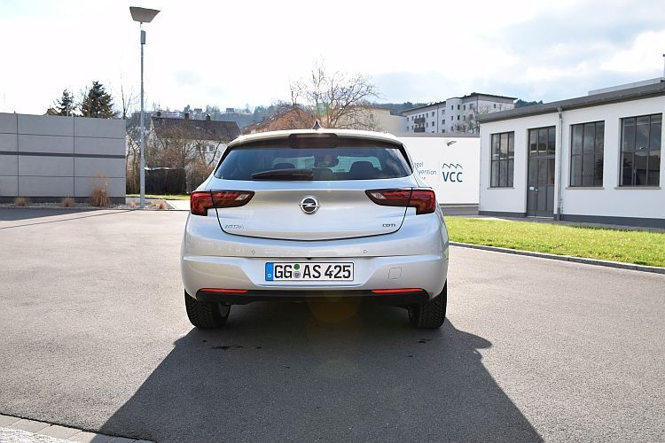 Nachteil des sportlichen Designs: schlechte Aussicht nach hinten. (Foto: Rosenow)