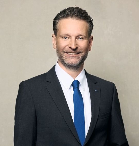 Pascal Forrer, CEO der Rego-Fix AG: «Gerade intelligente Lösung, sprich sensorische Halter sind ein grosses Thema. Kunden wollen wissen, was in der Zerspanung in Echtzeit geschieht.»(Bild:  ScanderbegSauer 2025)
