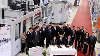 Feierliche Übergabe des weltweit modernsten Starrag-FFS an den chinesischen AVIC-Luftfahrtkonzern zur adaptiven Fertigung von Turbinenschaufeln. (Matthias Böhm)