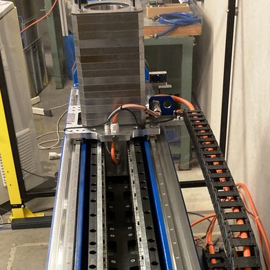 Neuer Horizontalprüfstand von ACE mit hochwertigem elektrischem Antrieb sowie mit Linearführungen, Signalprozessoren und Kraftmessern auf neuestem Stand der Technik. (Bild: ACE)
