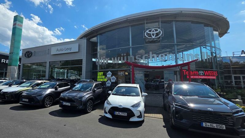 Auf der Düsseldorfer Automeile betreibt Auto Levy ein Toyota- und Lexus-Autohaus.(Bild:  Mauritz – VCG)