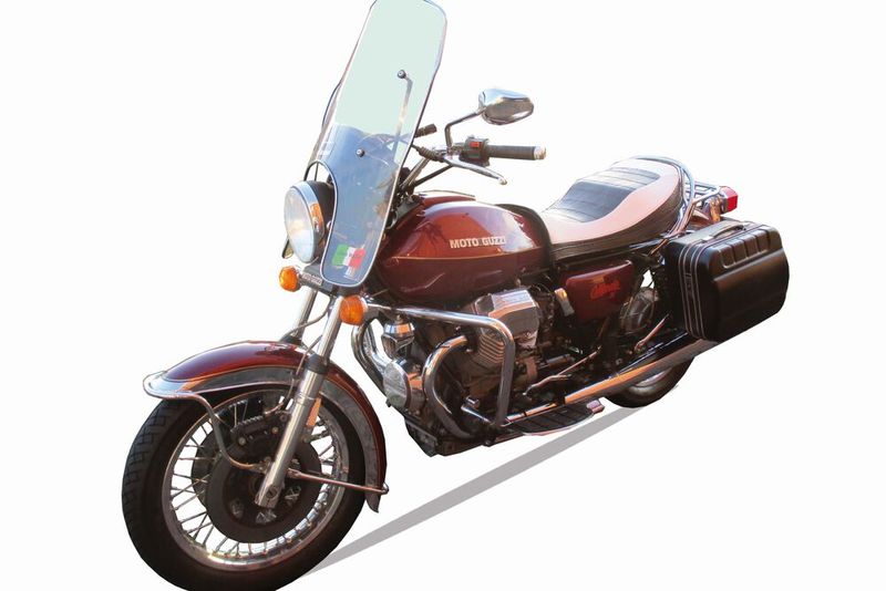 13.Preis: Die Moto Guzzi California, Baujahr 1986, verkörpert den klassischen Charme italienischer Motorradkunst. Dieses Modell ist berühmt für seinen markanten V2-Motor, der längs eingebaut ist und mit einem Hubraum von 942 ccm beeindruckende Leistung und einen charakteristischen Klang bietet 67 PS bei 6.700 U/min lassen die Guzzi mit maximal 182 km/h dahingleiten. Das Motorrad zeichnet sich durch sein zeitloses Design aus, mit einem großen, bequemen Sattel und einer entspannten Sitzposition, ideal für lange Fahrten. Mit einem Gewicht von etwa 275 kg bietet die California ein stabiles und dennoch agiles Fahrverhalten. Gespendet von Martin Stromberg Classic Data.    (Bild: Lebenshilfe Gießen)