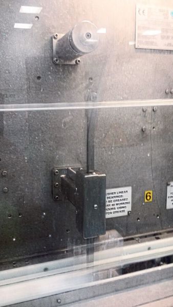 An der Handhabungseinheit zum Stapeln und Komprimieren von Feuchttüchern kommt eine Linearführung zum Einsatz, deren Lebensdauer durch den Einbau der NH/NS-Serie gesteigert wurde. (NSK)