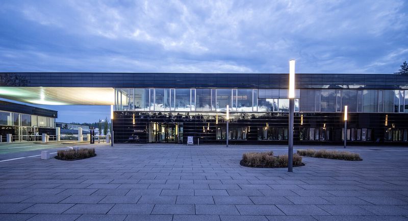 Der Eingangsbereich des Helmholtz-Zentrums in Dresden-Rossendorf. (Foto: Oliver Killig)