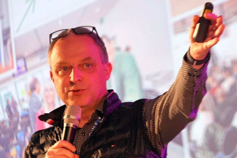 Das Team um Ralf Dürrwächter, Geschäftsführer des Verbands Deutscher Werkzeug- und Formenbauer VDWF, hatte ein Programm zusammengestellt, dass Beiträge über praktisches Alltagswissen mit Daten und Fakten zur Branche sowie vielfältige Möglichkeiten zum Netzwerken miteinander vereint. (Bild: Maschinenmarkt/rw)