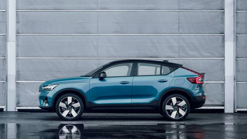 Den XC40 hat Volvo zum C40 coupiert und vorteilhaft in Szene gesetzt. (Bild: Volvo)