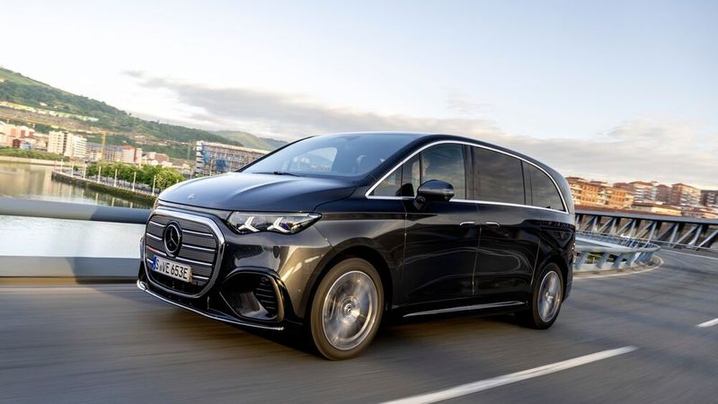 Stromern mit Stil: Mercedes bringt mit dem VLE eine elektrische Großraumlimousine auf den Markt, die höchsten Komfortansprüchen gerecht werden kann.(Bild:  Mercedes-Benz)