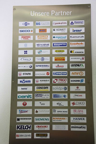 Unabdingbar: starke und zuverlässige Partner.  Bilder: Königsreuther/Hermle AG (Archiv: Vogel Business Media)