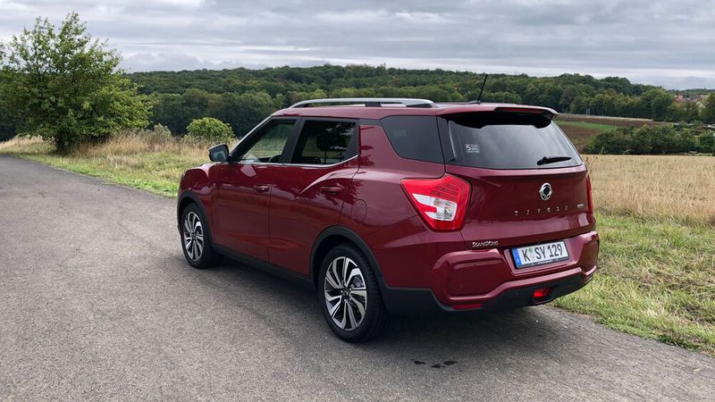 7. Die Fahrleistung: Hier gibt es nix zu mäkeln. Der 163 PS starke 1,5-Liter-Benziner bringt das doch nicht ganz leichte SUV ordentlich voran. Ob auf der Landstraße oder auf der Autobahn, untermotorisiert fühlt man sich nie. Unser Testwagen war mit der 2.000 Euro teuren Automatik ausgestattet. Die könnte ihren Dienst durchaus flotter erledigen. Hier muss man die eine oder andere Gedenksekunde in Kauf nehmen. (Bild: Wehner - Vogel Communications Group)