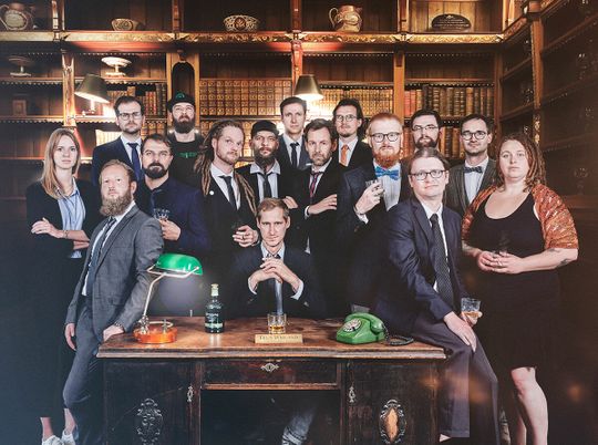 (Das Team von Pamyra, am Schreibtisch  sitzend CEO Felix Wiegand. (Bild:  Pamyra))