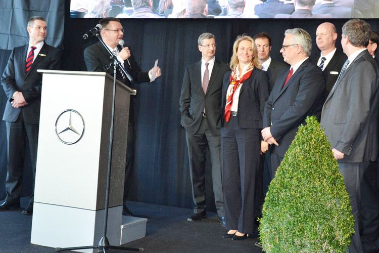 ... seine Führungsmannschaft vorzustellen. (Foto: Michel)