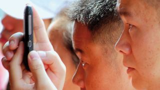 Durchblick? Die Usability und User Experience der Smartphones faszinierte das Top-Management und forcierte den Einzug der Disziplinen in die Industrie.  (Bild: Michael Davis-Burchat unterCC BY-ND 2.0, Flickr.com)