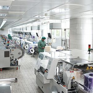 Am Standort Feuchtwangen entstehen in Reinräumen nach der ISO-Klasse 7 Schläuche für medizintechnische Produkte.