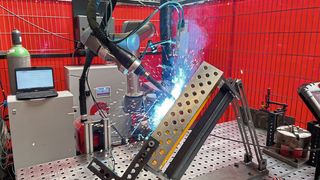 After having already made a good name for themselves in pure handling tasks, the use of cobots in welding technology comes with several challenges. (Image:Time)