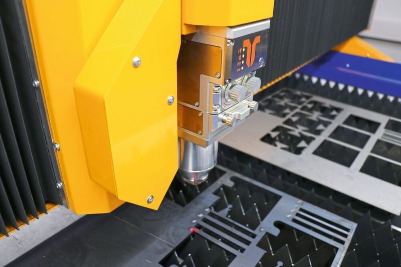 Beim neuen Laserschneidkopf Extrabeam Pro von Thermacut kann der Laserstrahl frontseitig bequem justiert werden. (Thermacut)