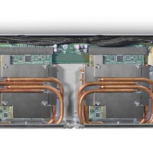 HP Apollo 8000: Die Prozessoren werden durch Heatpipes gekühlt, die dann die Wärme an die Wasserkühlung im Rack abgeben.