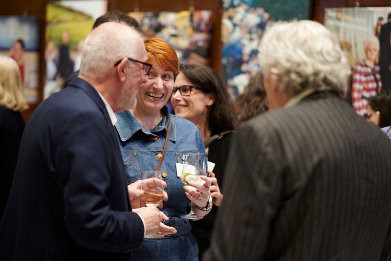 Impressionen vom ELEKTRONIKPRAXIS Frühlingsfest 2023 im Ketterer Kunst mit der Verabschiedung von Johann Wiesböck.  (Bild: © EYE AM CHRIS)