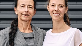 Monika Spindler-Krenn (li.) und Jeannine Krenn: Die Würzburger Autohaus-Gruppe Spindler will als Familienunternehmen weiter wachsen. (Bild: Autohaus-Gruppe Spindler)