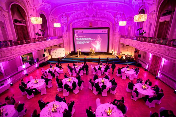 BMW und Mini hatten ihre Partner zu einem Galadinner geladen. (Foto: BMW)