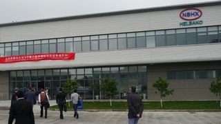 Das in 2012 gegründete Joint Venture zwischen der Helbako GmbH und der NBHX Gruppe hat Ende April 2015 die neue Produktionsstätte in Ningbo offiziell eröffnet. (Foto: Helbako)