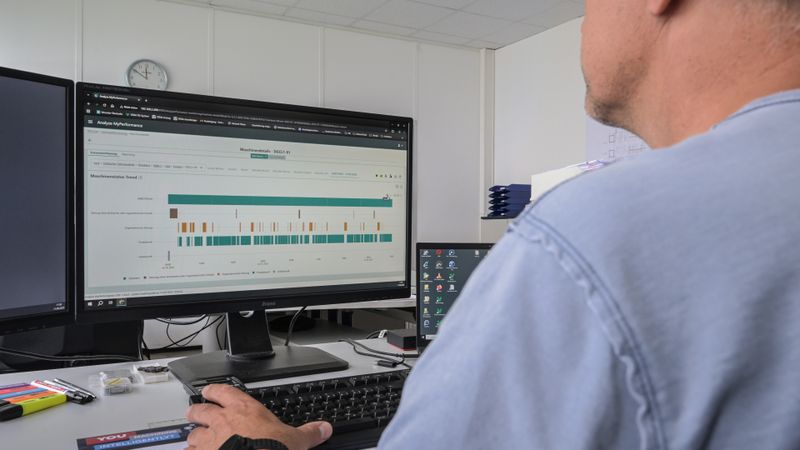 Digitalisierung der Fertigung: Mit Analyze MyPerformance/OEE lässt sich jederzeit die Produktivität der Maschinen analysieren.(Bild:  Siemens)
