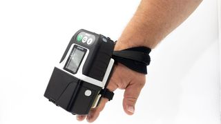 Der SP500X von Handheld Germany ist ein Gerät, das direkt auf Verpackungen oder andere Oberflächen drucken kann. Das spare Fehler, Ärger und schließlich unerwartete Kosten bei der Etikettierung. (Handheld Germany / Emagine Photography)