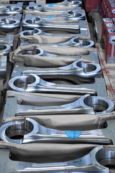 Werkstück-Beispiel bei Berghoff: Pleuelstangen für Schiffsdiesel. (Bild: Berghoff)