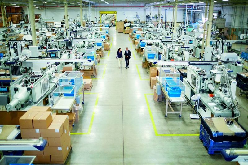 IoT-Gateways bündeln und vereinheitlichen in einer Fertigungsanlage in Malaysia die Daten von verschiedenen Produktionssystemen. (Intel)