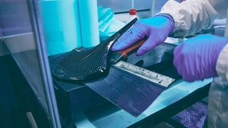 Nachdem die individuellen Daten einer Person auf dem Fahrrad durch Druckmessung ermittelt wurden, kann der für ihn angepasste Sattel additiv gerfertigt werden. Dieser hier ist soweit fertig. (Bild: Fizik)