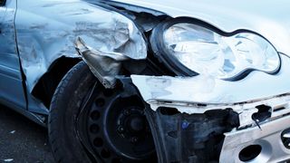 Nach einem Kfz-Schaden muss ein Geschädigter der Versicherung keine Rechnung vorlegen, wenn er die Kosten fiktiv nach dem Gutachten des Sachverständigen abrechnen möchte.  (Bild: gemeinfrei)