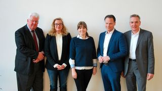 Die Jury bilden im Jahr 2018: (v. li.) Joachim von Maltzan, Redaktion »kfz-betrieb, Ina Berger, CG Car-Garantie Versicherungs-AG, Ulrike Döring, Eventabteilung der Vogel Business Media, Jascha Bräuer, Santander Consumer Bank AG, Wolfgang Michel, Chefredakteur »kfz-betrieb«. (Bild: James)