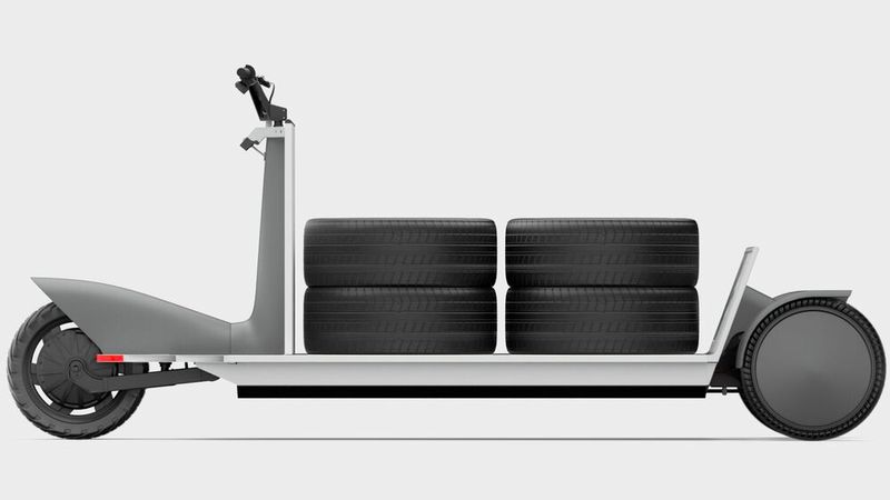 Das Fahrzeug kann bis zu 180 Kilogramm schwere Lasten transportieren. (Bild: Polestar)