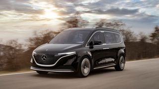 Einen seriennahen Ausblick auf die im Frühjahr 2022 debütierende T-Klasse präsentiert Mercedes mit dem EQT Concept. (Bild: Mercedes)