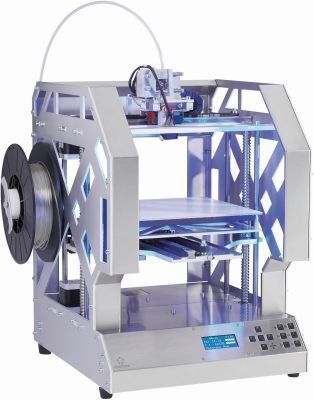 RF1000: Der 3D-Drucker meistert neben PLA auch Materialien wie Gummi, Nylon und Spezialmaterialien, die eine holz- oder metallähnliche Oberfläche ermöglichen. (Conrad)