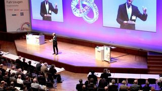 Getriebe im Fokus: Tagungsleiter Dr.-Ing. Hans-Jörg Domian (ZF) eröffnete den VDI-Kongress in Friedrichshafen. (Bild: VDI Wissensforum)