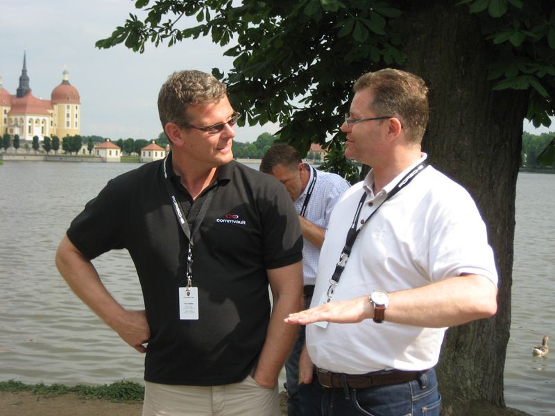 Jan Trinkl und Hanspeter Ettlin von Commvault im Gespräch (Archiv: Vogel Business Media)