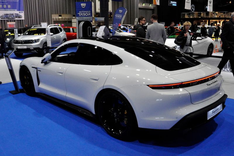 ...oder der Porsche Taycan. (Bild: Wehner/»kfz-betrieb«)