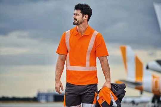 Mewa nutzt KI bei der Funktionsprüfung von Warnkleidung und erhöht damit die Ergebnissicherheit.(Bild:  Mewa)